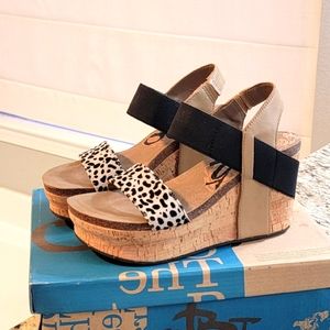 OTBT wedge sandals *fit tight*